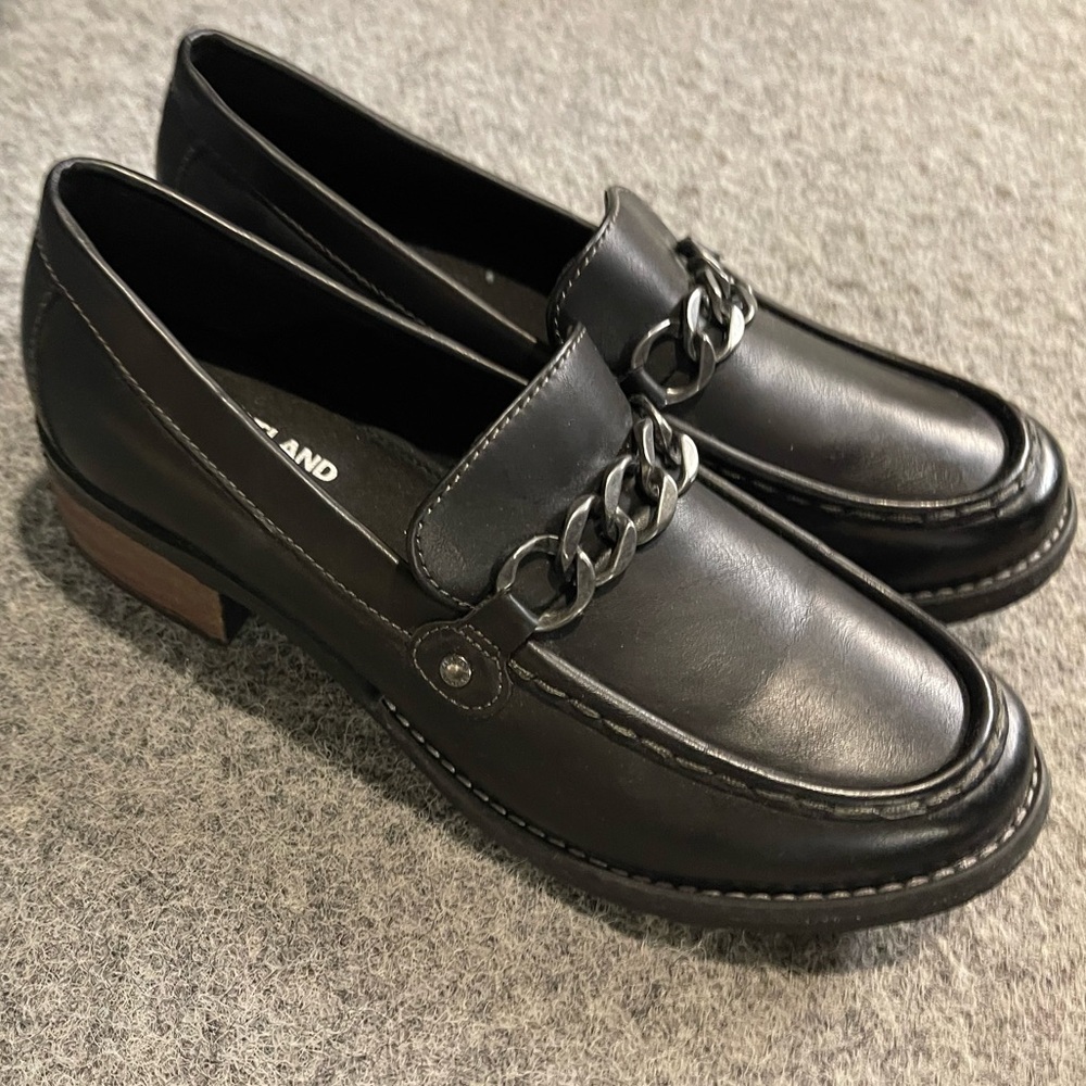 EASTLAND WOMEN'S NORA SLIP ON CHUNKY HEEL